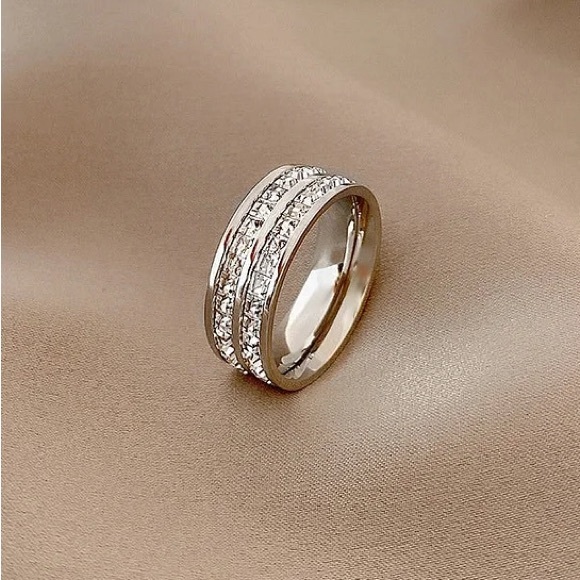 Tavy Bloom Double Starlight Band Ring in Silver - Picture 1 of 5